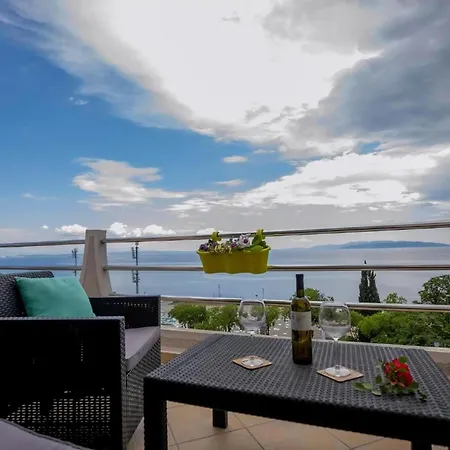 In Mit Grossem Balkon * Rijeka