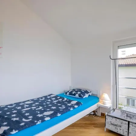 דירה In Mit Grossem Balkon רייקה