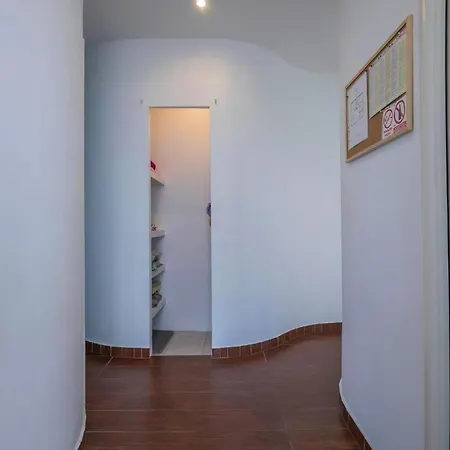 In Mit Grossem Balkon * Rijeka