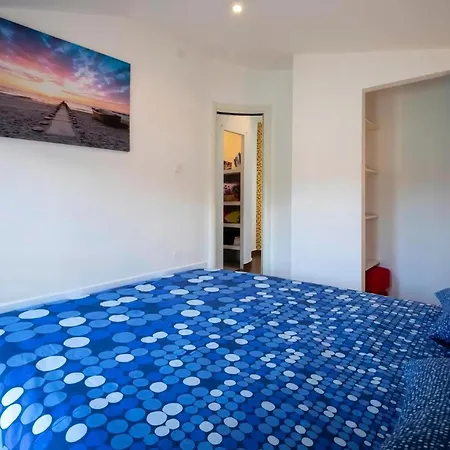 Apartment In Mit Grossem Balkon *