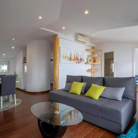In Mit Grossem Balkon Apartman