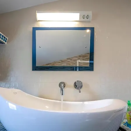 In Mit Grossem Balkon Apartman Fiume